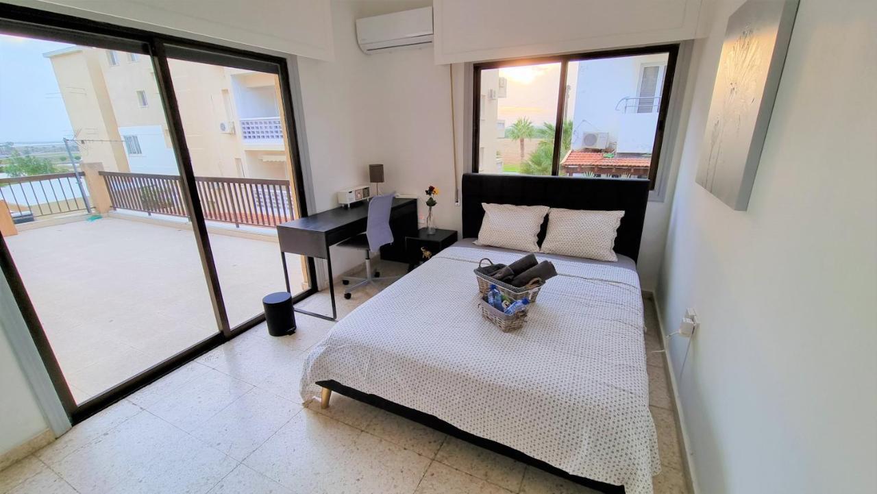 Cozy Beach Apt / 100 Mbit+ Netflix / Near Airport 拉纳卡 外观 照片