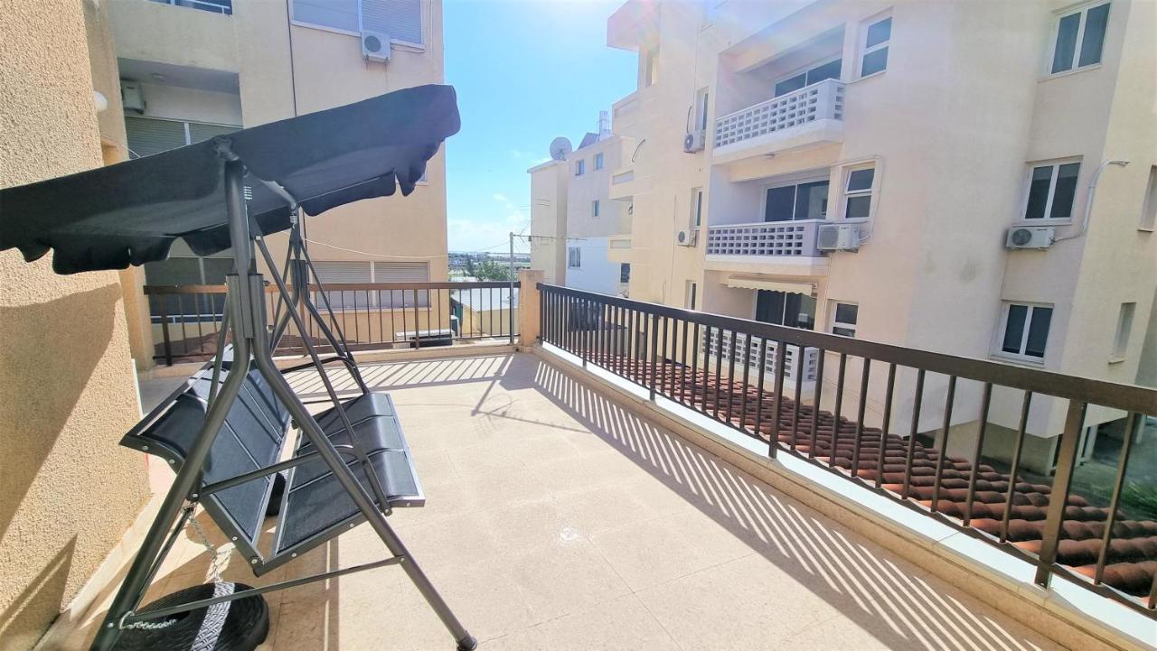 Cozy Beach Apt / 100 Mbit+ Netflix / Near Airport 拉纳卡 外观 照片